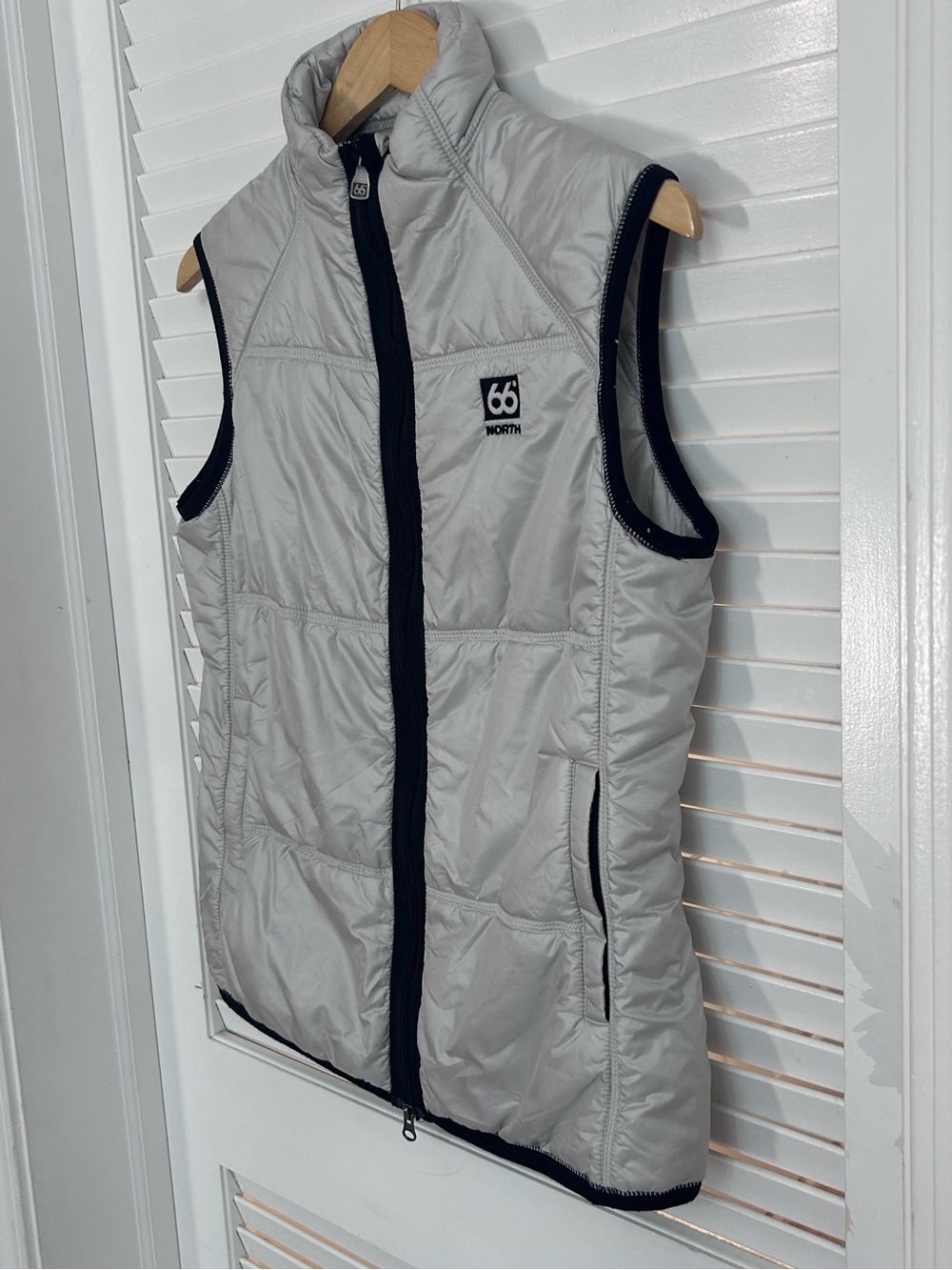 🩶MAKE OFFER🩶 66°North Women's Gray Outdoor Lightweight Puffer Quilted Vest Large - Picture 3 of 8